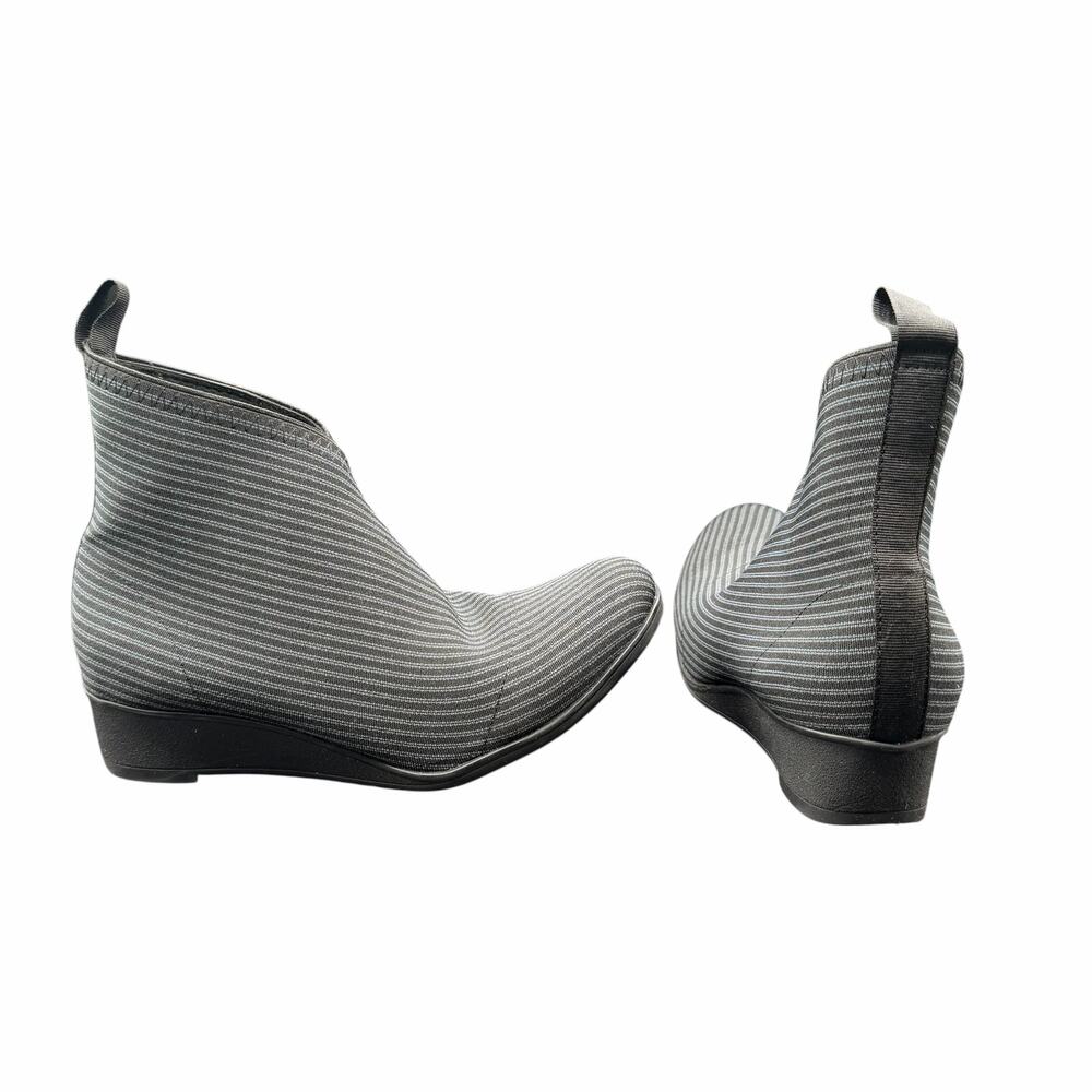 Barcelona Shoe Co Gray Stripe Wedge Ankle Boots Size 7